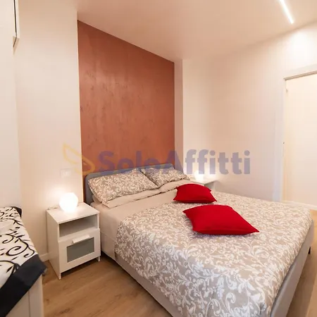 Nirvana's 2 Near Venice Ноале