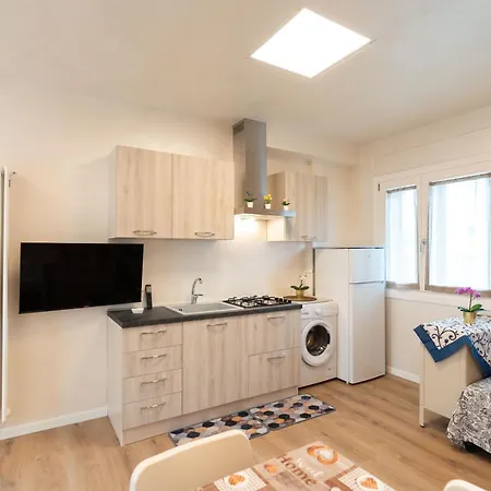 Nirvana's 2 Near Venice