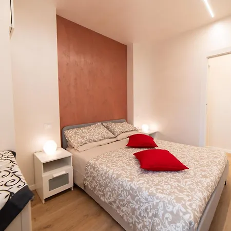 Nirvana's 2 Near Venice