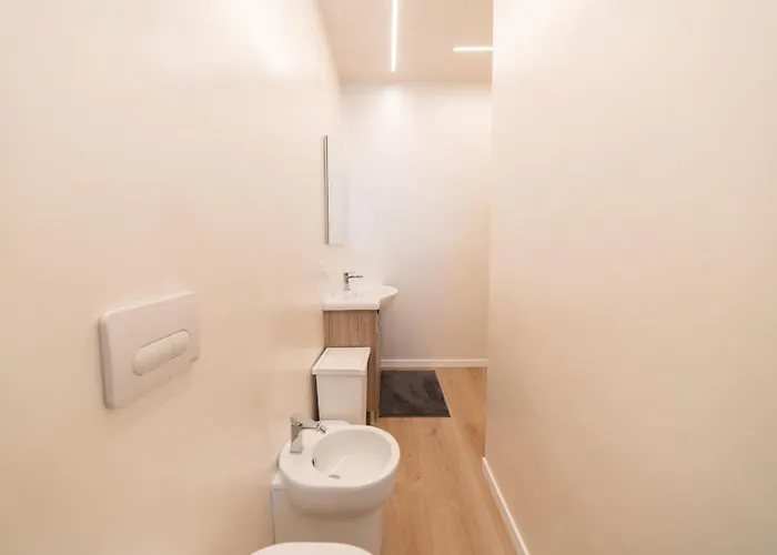 Nirvana's 2 Near Venice