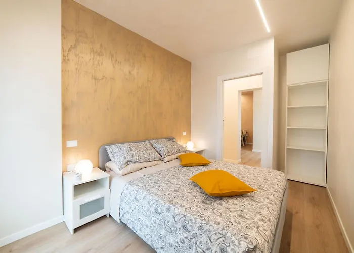 Nirvana's 2 Near Venice Apartment