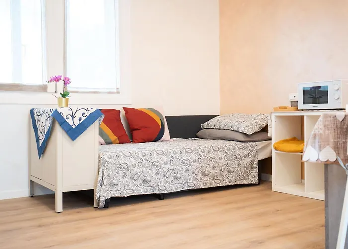 Nirvana's 2 Near Venice Apartment