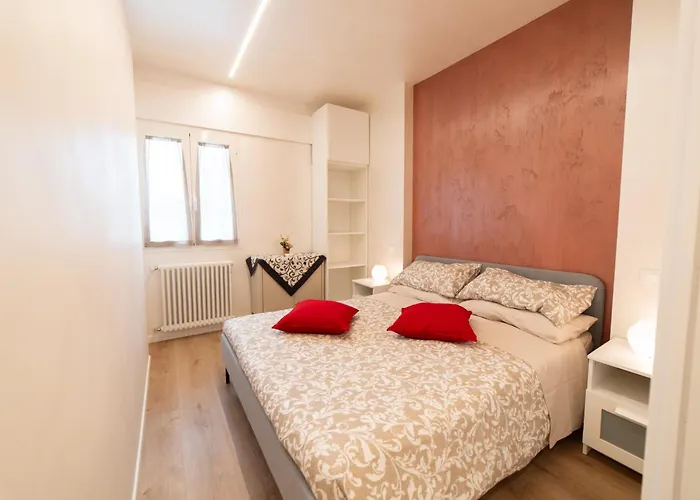 Nirvana's 2 Near Venice Noale