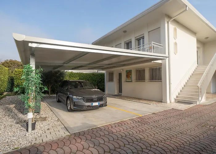 Apartment Nirvana's 2 Near Venice