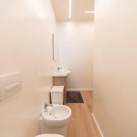 Nirvana's 2 Near Venice