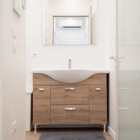 Nirvana's 2 Near Venice Apartmán *