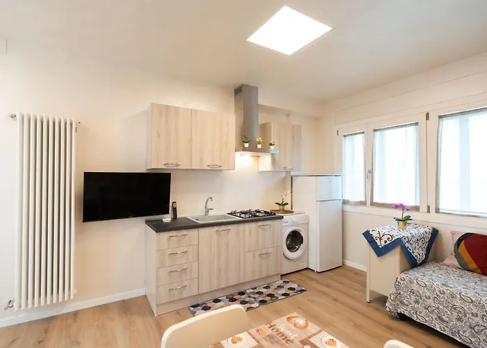 Nirvana's 2 Near Venice