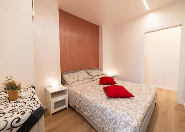 Nirvana's 2 Near Venice